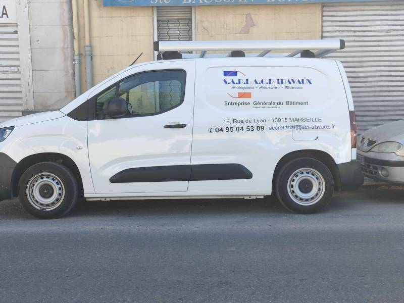 Publicité sur véhicule Nimes vers La calmette